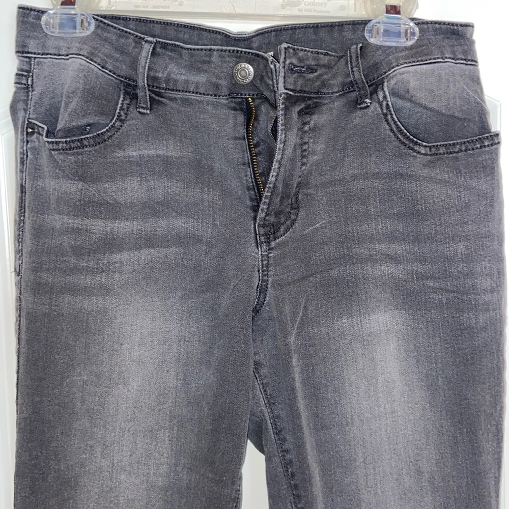 Women’s Gray Skinny Jeans